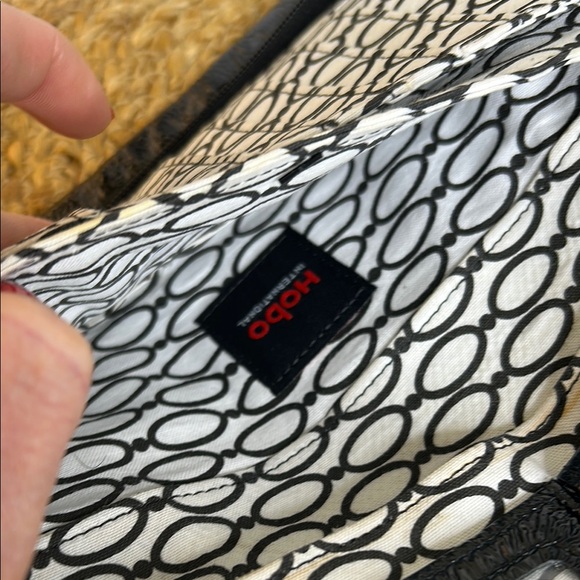 Hobo black leather distressed clutch/wallet - Picture 13 of 15